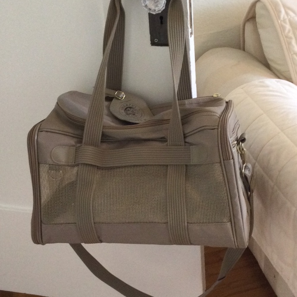 Original Sherpa Deluxe Pet Carrier. Beige